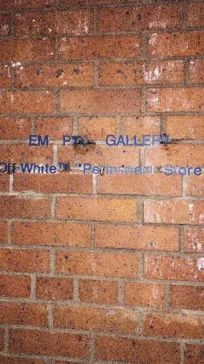 Empty Gallery